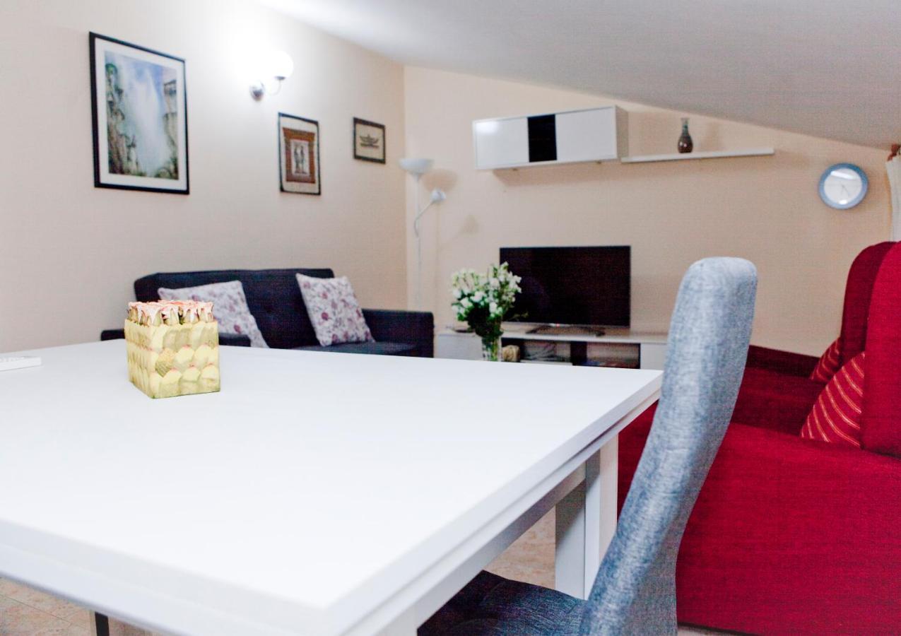 Apartamentos La Relojera 2 자란딜라데라베라 외부 사진